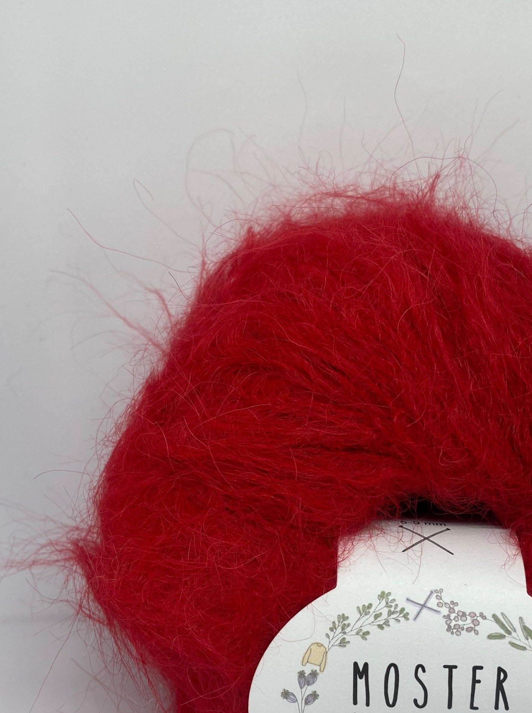 BLOOD RED (SURI ALPACA & MERINO WOOL)